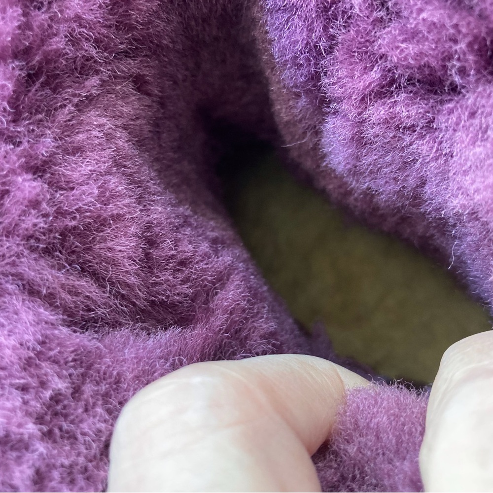 UGG BAILEY BUTTON CLASSIC SUEDE BOOTS IN PURPLE (SUGAR PLUM) SHEEPSKIN, SIZE 6 - Picture 14 of 16